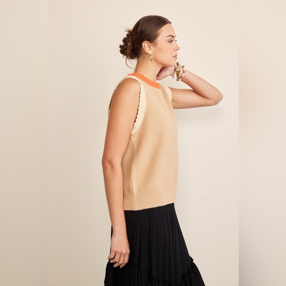 In February Contrast Round Neck Sweater Vest - Picture 3 of 4